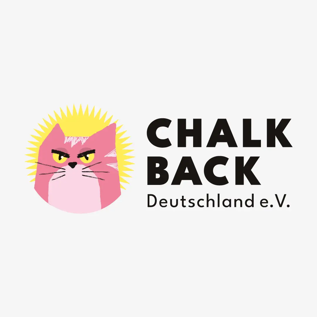 Horizontale Wort-Bild-Marke mit dem Text &sbquo;Chalk Back Deutschland e.V.&lsquo; in schwarzer, serifenloser Schrift, erg&auml;nzt durch ein stilisiertes Kreide-Icon