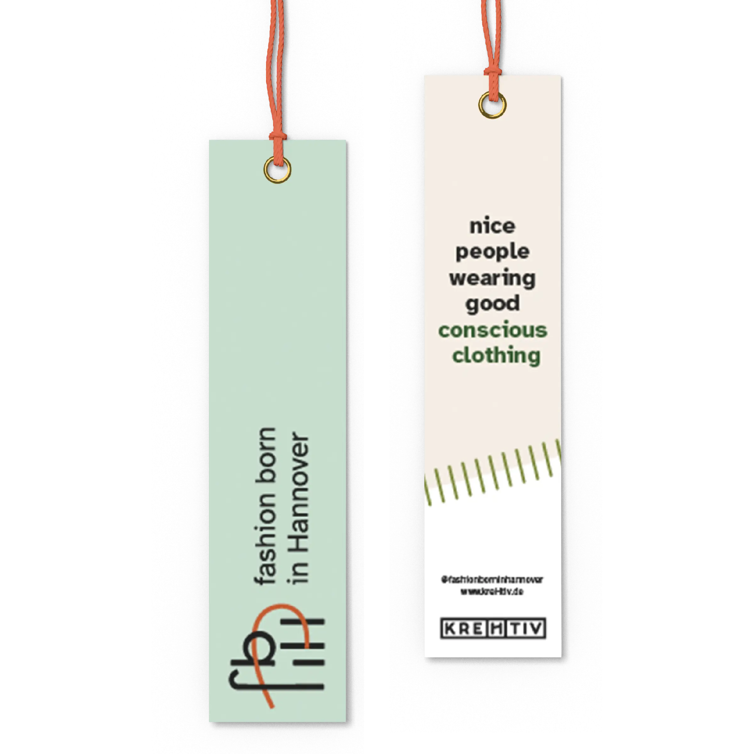 Zwei Hangtags. Das eine hat einen hellen Hintergrund und zeigt das fashion born in Hannober Logo, welches auf der Seite steht. Das zweite Hangtag ist ebenfalls hell, zeigt jedoch die Headline: nice people wearing good conscious clothing. Am unteren Ende des Hangtags befindet sich das schwarze Logo von Krehtiv.