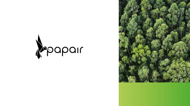 das Papair-Logo auf einer weißen Fläche, daneben ein Wald von oben